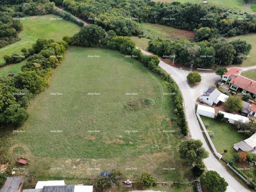 Prodaje se građevinsko zemljište površine 3785 m2 3