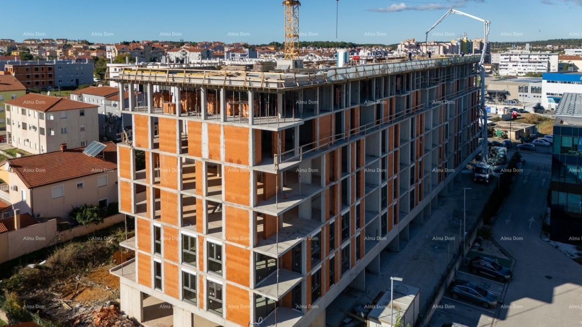 Pula. New multi-family building. Apartment for sale with parking space and storage. Close to the new hospital. S37 18