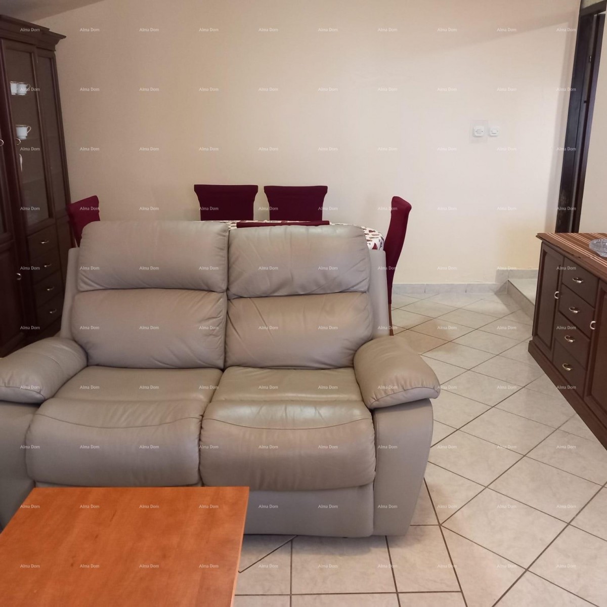 Prodaja kuće s dvorištem i parkirnim mjestima, Pula! 12