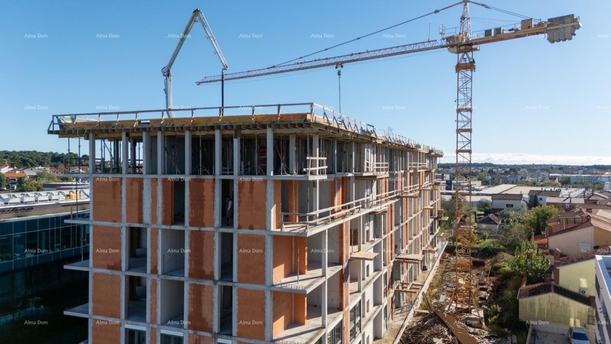 Pula! Multi-family, modern building with an elevator, close to the center. Apartment with a parking space and storage S84. 17