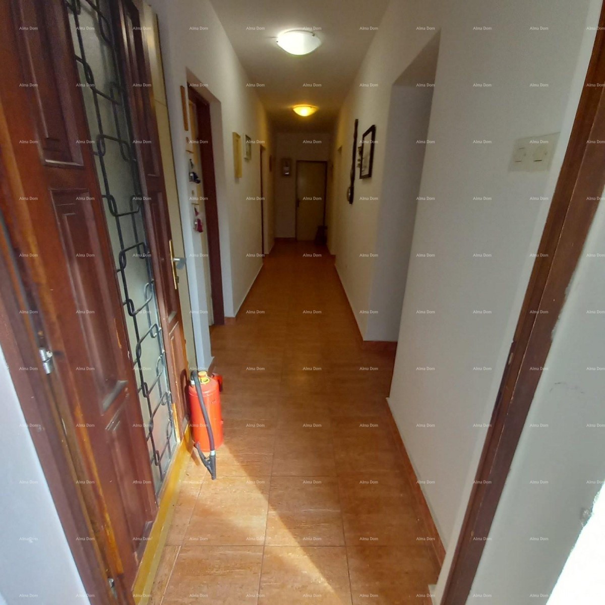 Prodaja, Ližnjan , kuća u nizu sa tri apartmana. 20