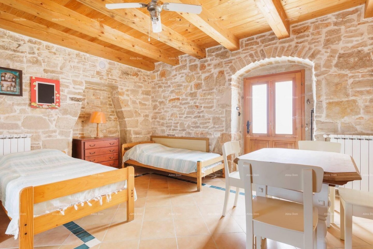 Marčana,  два каменных дома с бассейном. 15