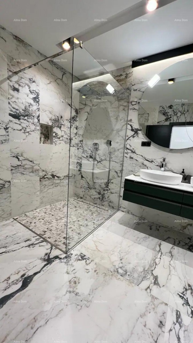 Prodamo čudovito vilo s pogledom na morje! 7