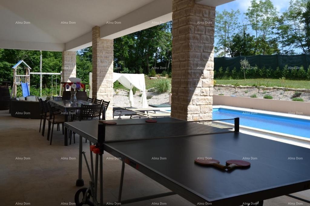 A villa with a swimming pool for sale, near Labin 18