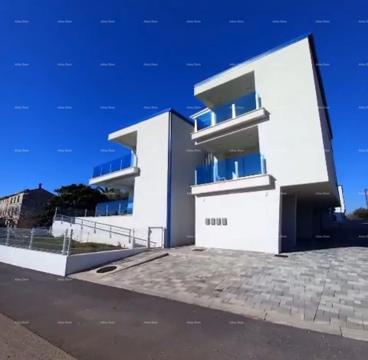 Modern apartment with parking space and storage in block F, near Umag! 6