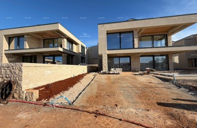 Vendita di ville moderne in una bellissima zona residenziale, Umago