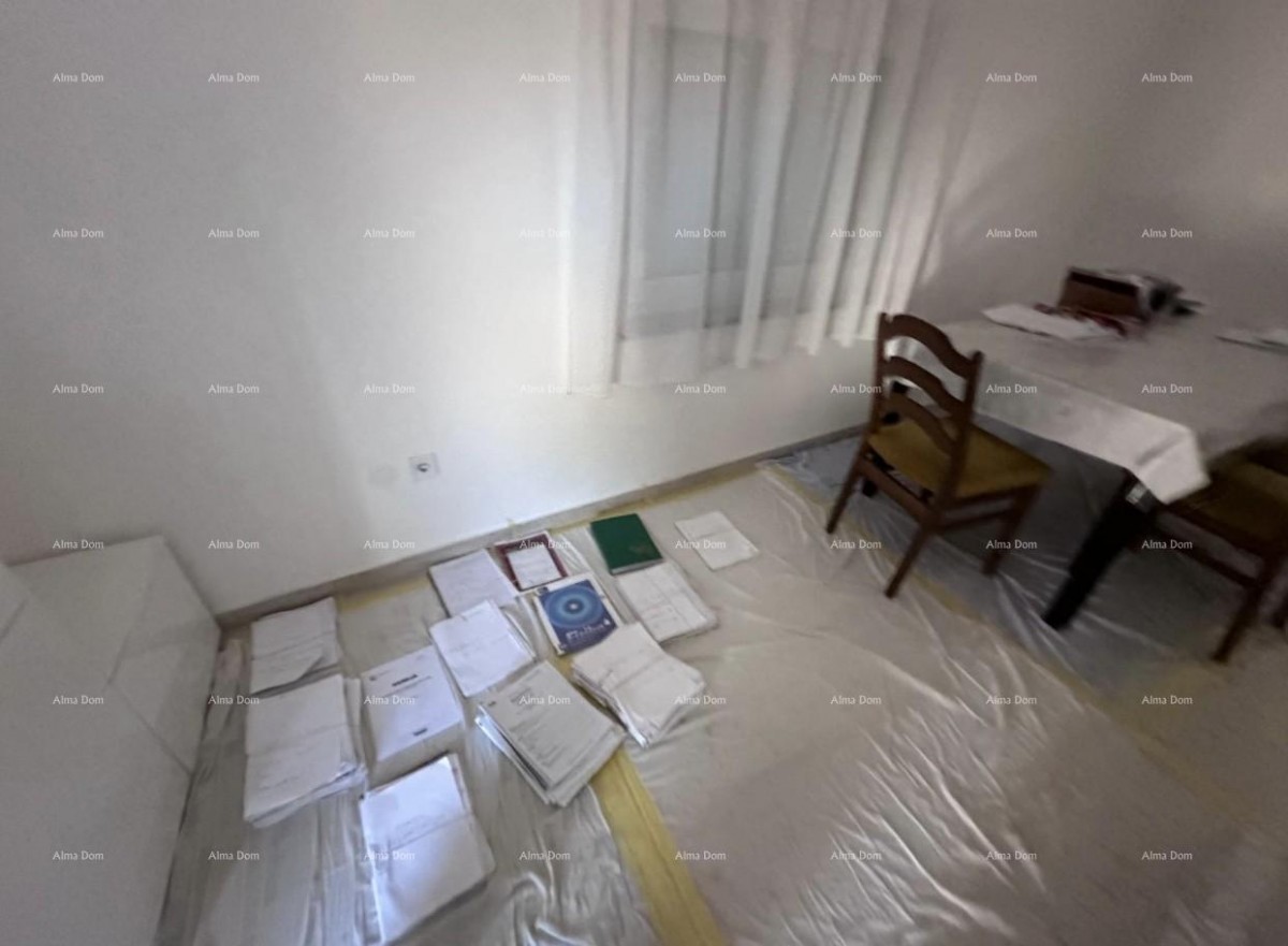 Hiša z dovoljenjem za gradnjo 4 stanovanj! 26