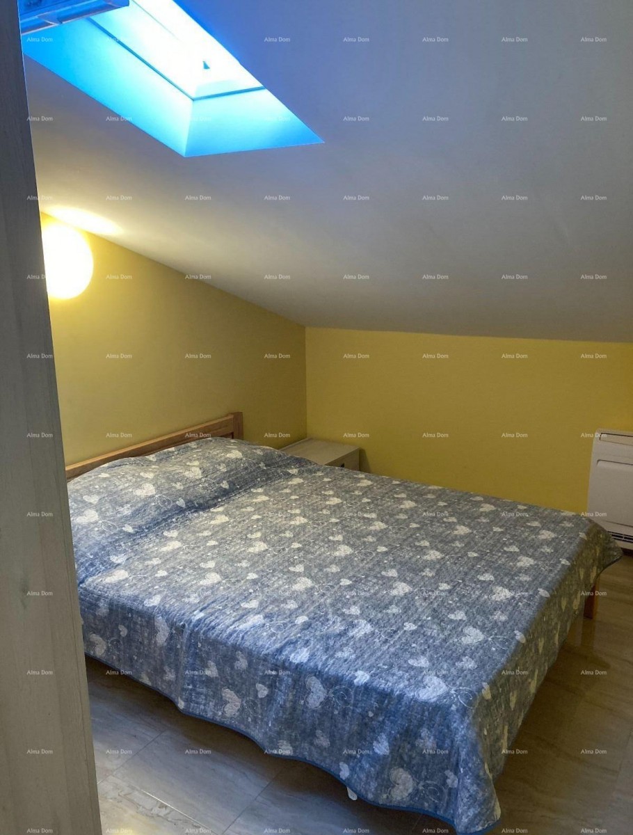 Prodaja - Prvi red do mora! Moderna, prostrana kuća s 4 zasebna stana, garažom i vezom, Rogoznica. 10