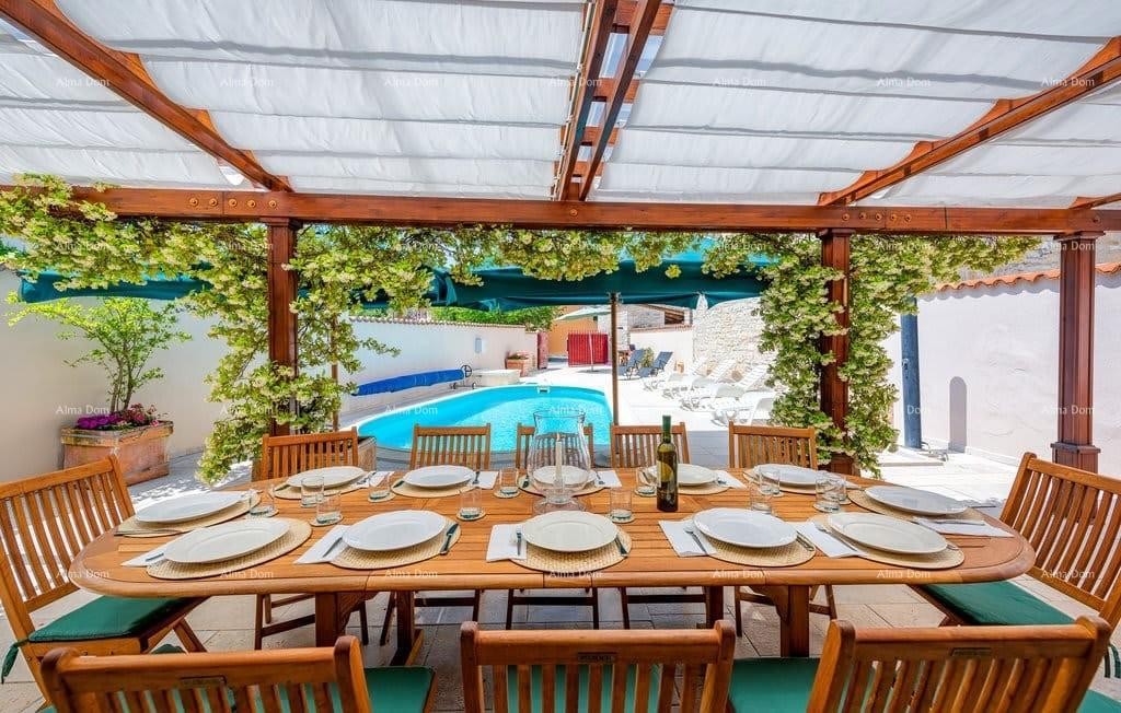 Prodaje se renovirana istarska kuća s bazenom – Kanfanar, 208 m², dva objekta 7