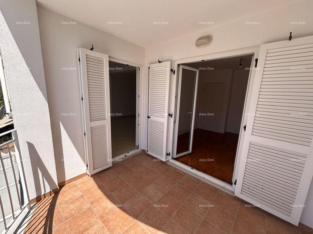 Novigrad – prostran četverosoban stan, 76 m², 200 m od mora i plaže Karpinjan 2