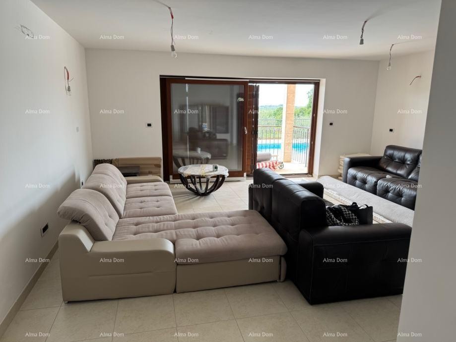 Stunning two-story apartment with a pool and terrace in Buje 4