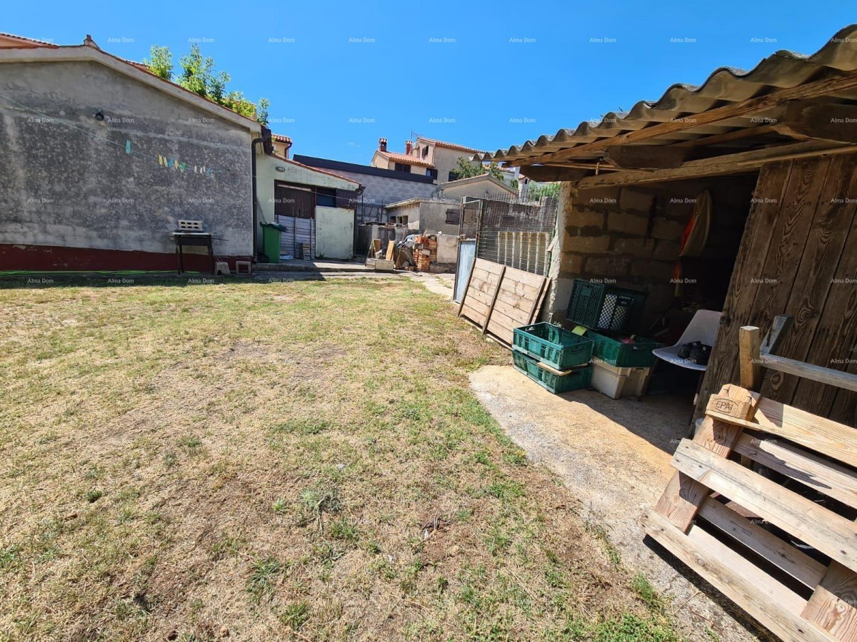 Sale of a house with two residential units, an auxiliary building, and a garage, Ližnjan! 8