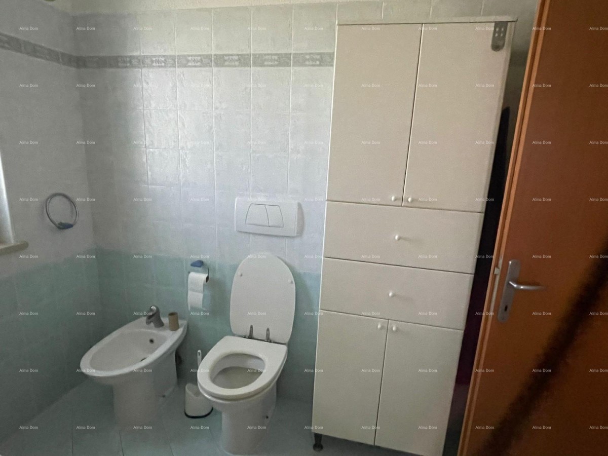 Umag! Kuća s velikom okućnicom i terasom. 8