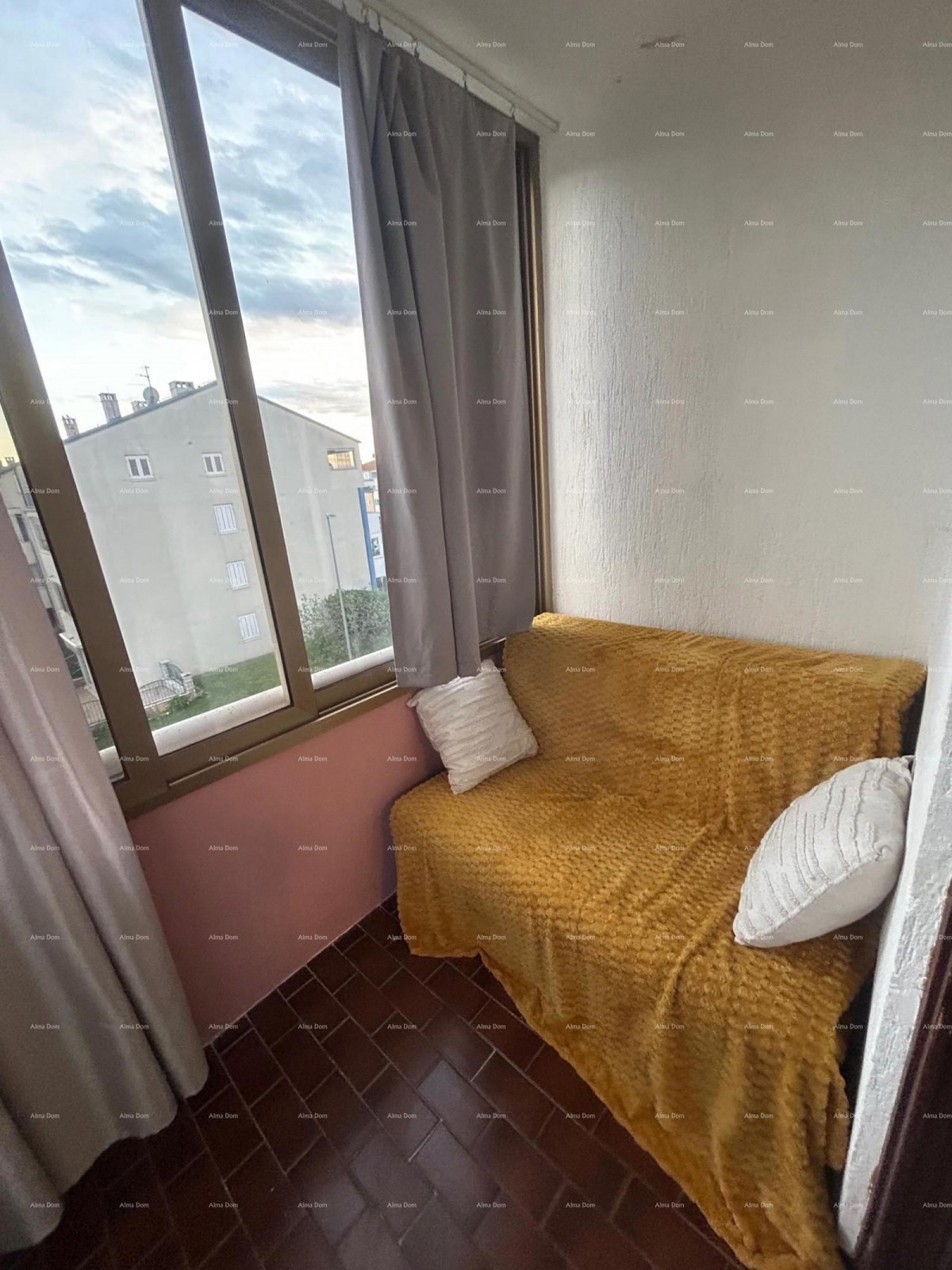 Umag, opremljena garsonjera, 28 m2 4