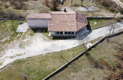 Near Marcana, house on a large plot of 26,000 m2.