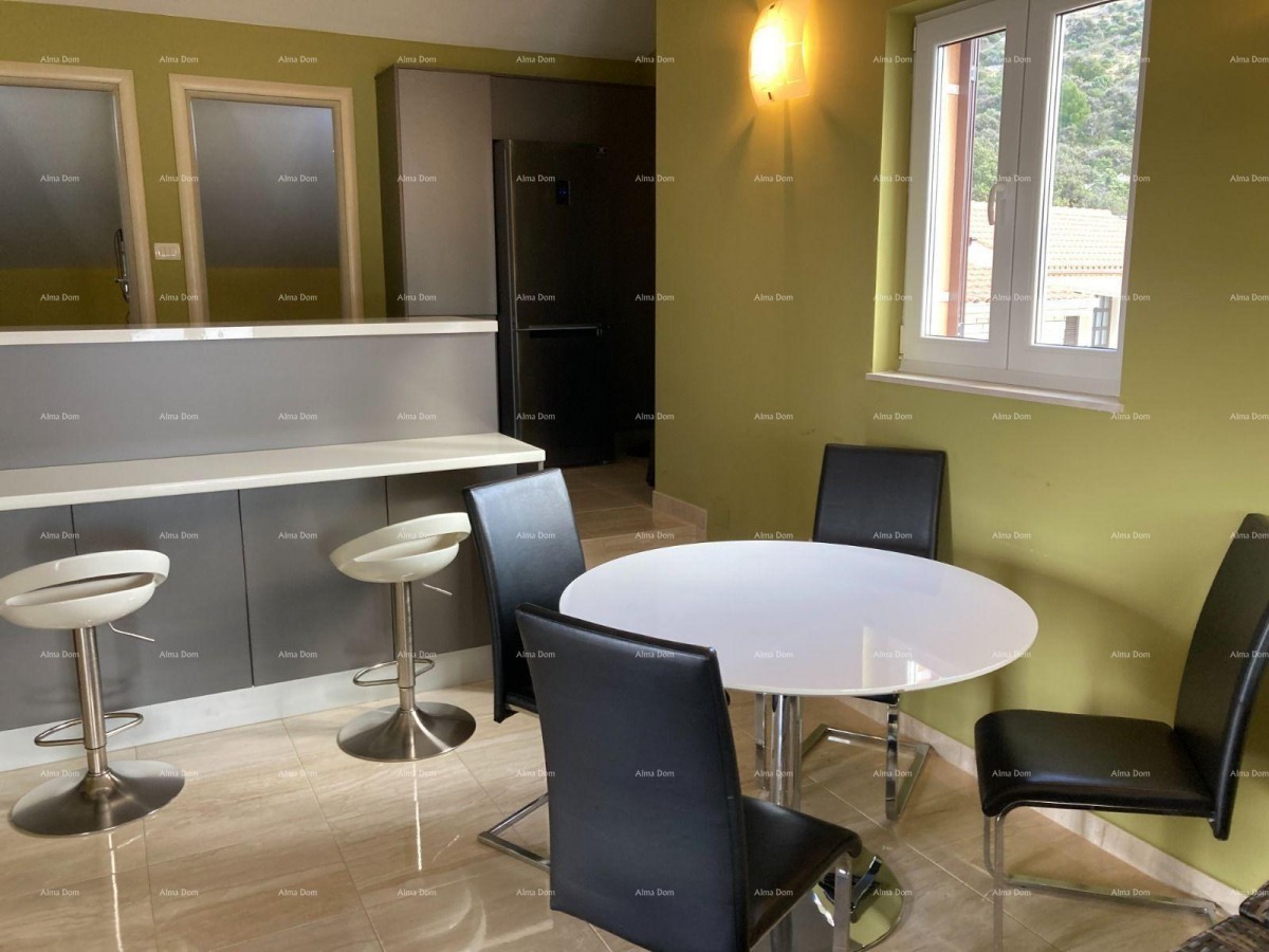 Prodaja - Prvi red do mora! Moderna, prostrana kuća s 4 zasebna stana, garažom i vezom, Rogoznica. 15