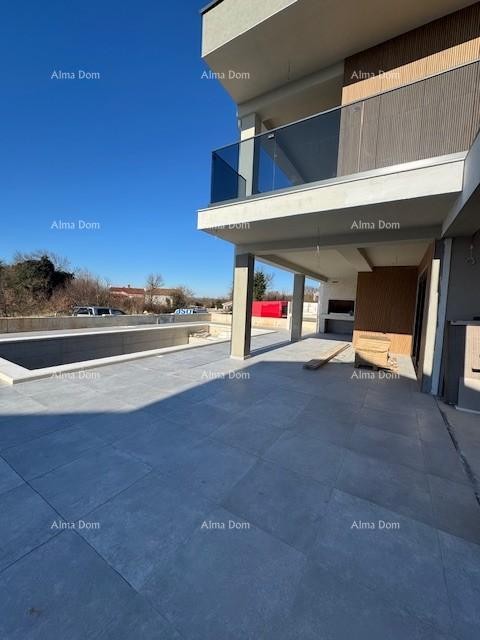 Šišan. Novozgrajena hiša z bazenom 2