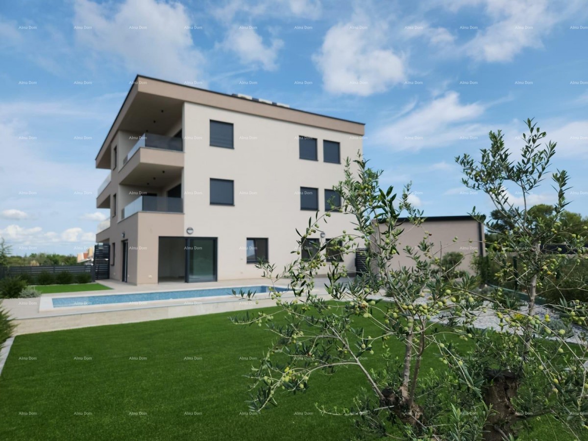 Современный оазис с бассейном и собственным садом в Банйолах 2