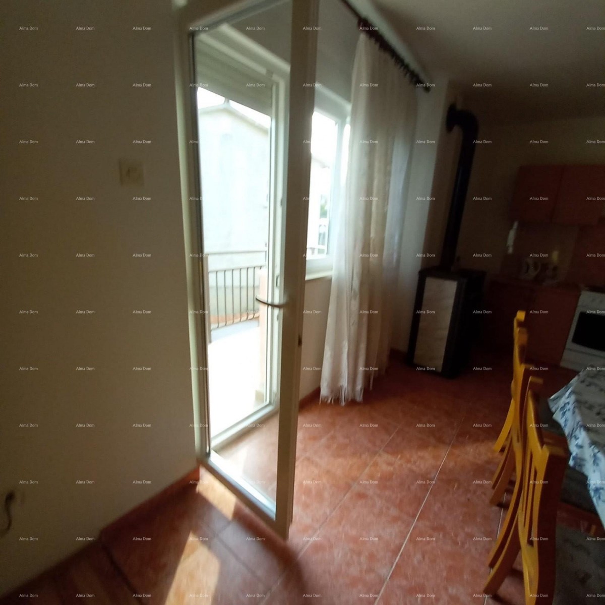 Prodaja, Ližnjan , kuća u nizu sa tri apartmana. 35