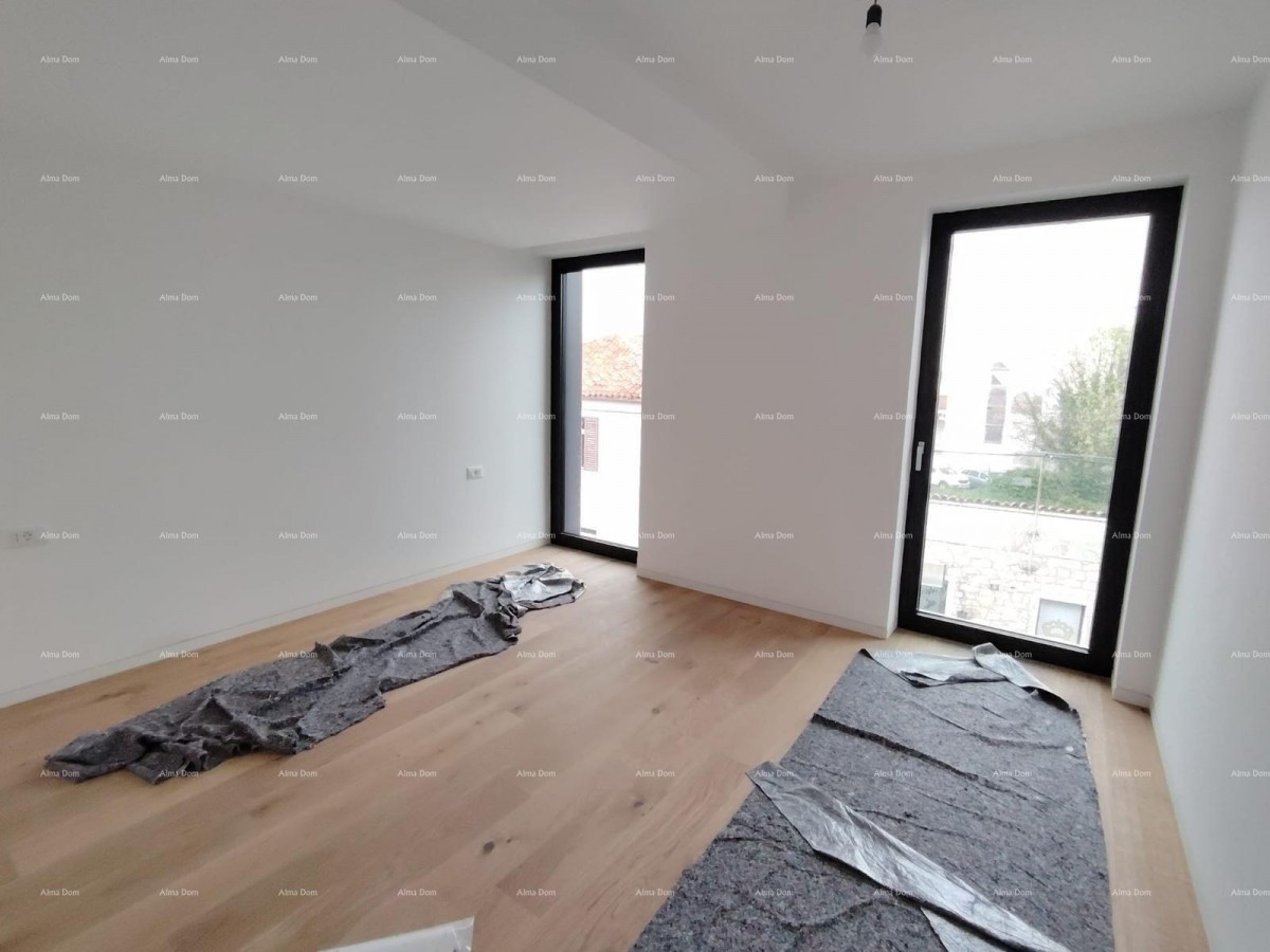 Продажа квартир в жилом и коммерческом здании с видом на море, центр Умага! / S9 11