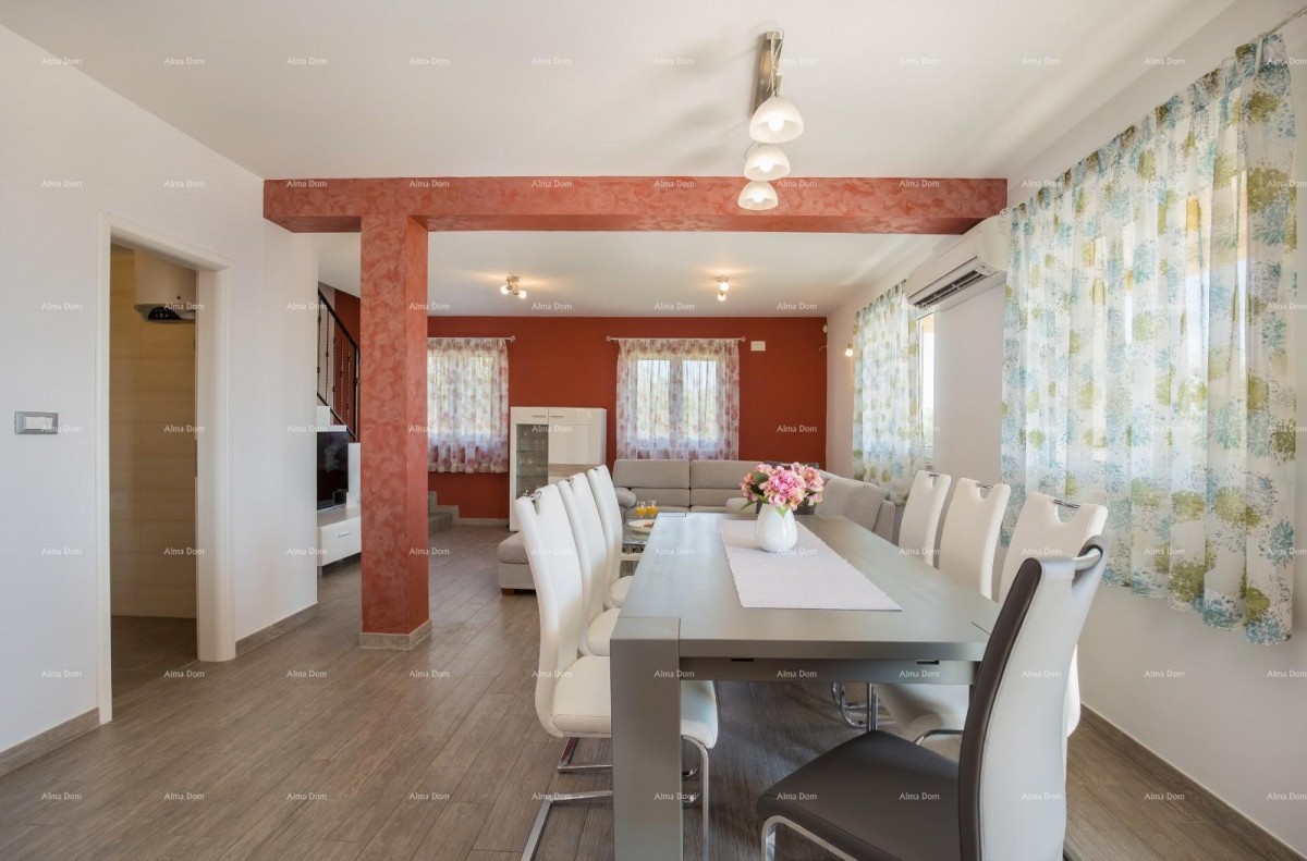 Fažana, detached house on a large plot of 1844 m2. View of the entire Fažana. 5