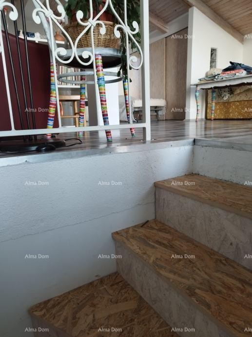 Prodaje se dvoetažni stan, 82 m2, u Brtonigli 7