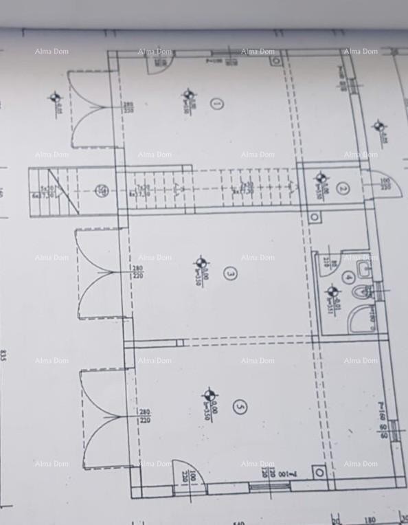 Umago. Una bella casa con sei appartamenti. 17