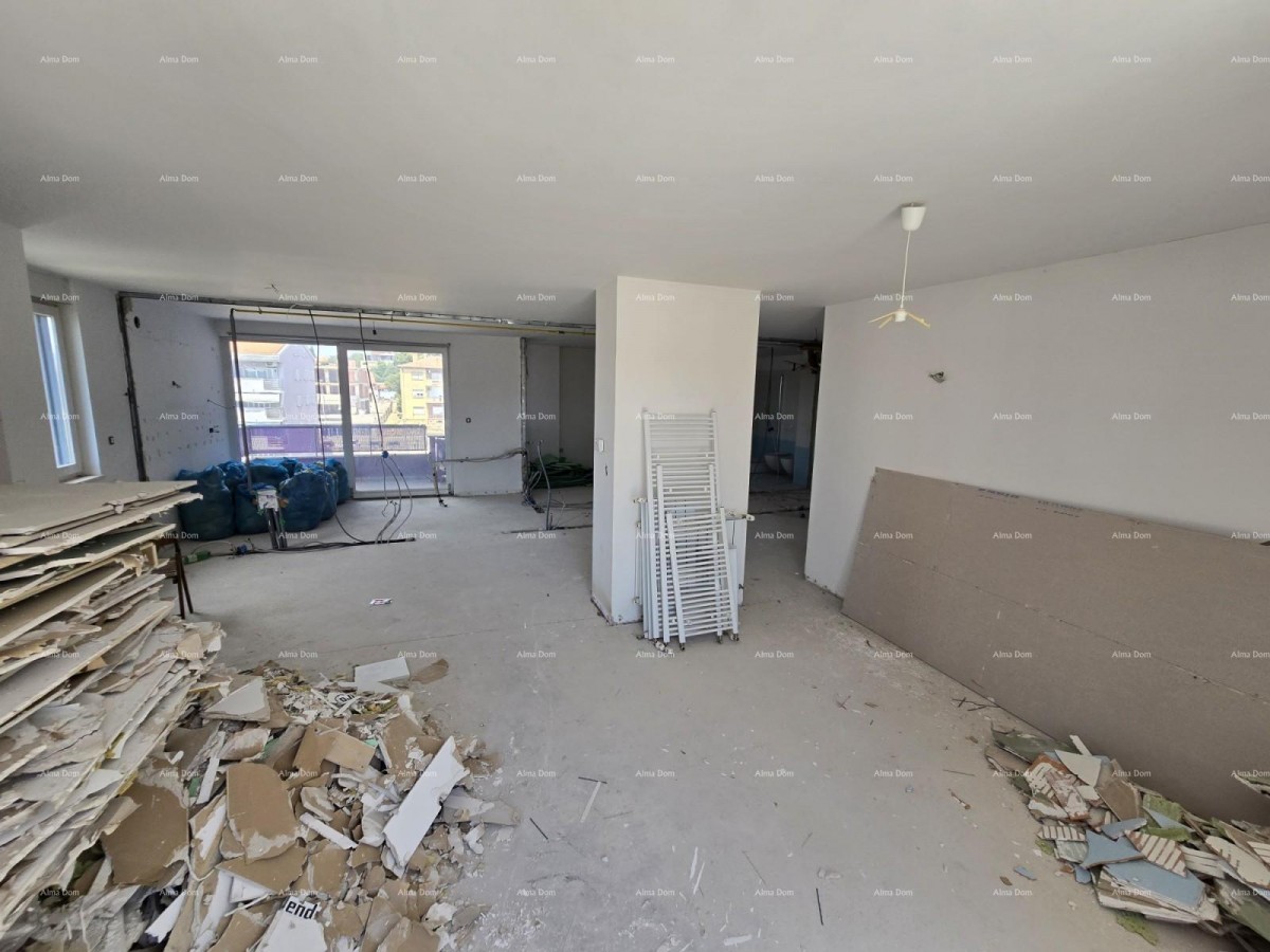 PULA – apartment in the center with two garages and a large terrace 2