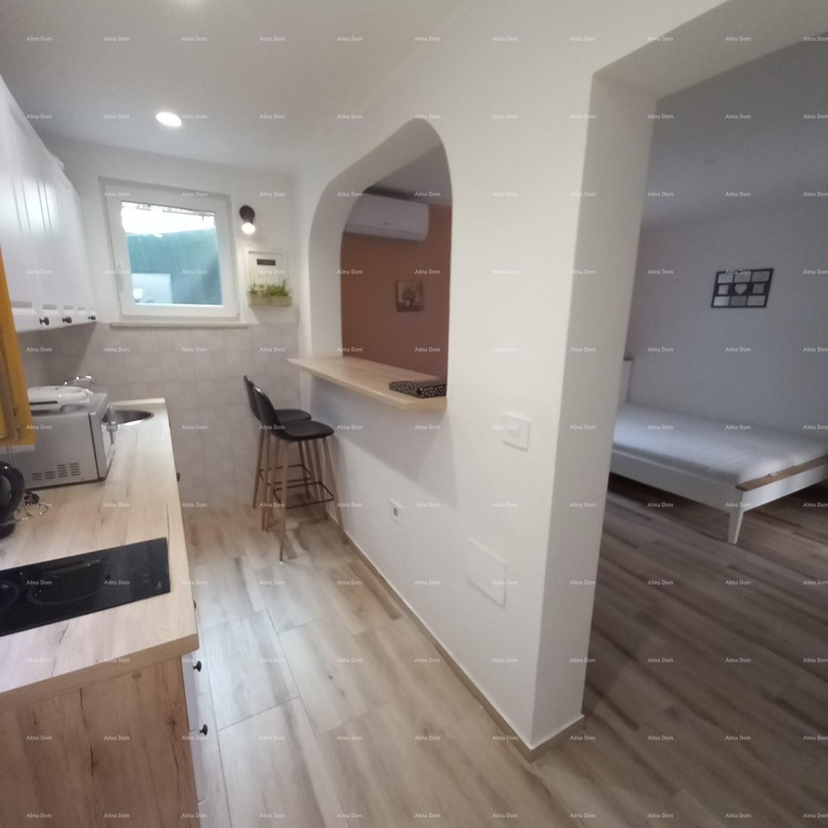 Pješčana Uvala, 200 meters from the beach and sea, a charming house with three apartments. 6