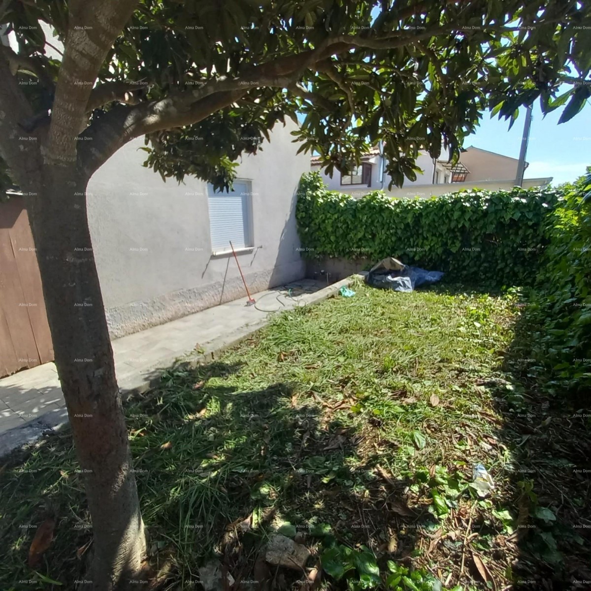 Пула Продается одноэтажный дом с большим садом и террасой 12