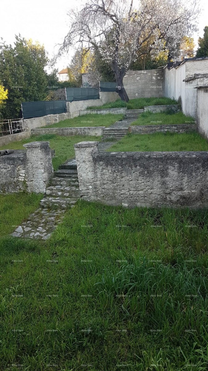 Pula!  Kuća s dva stana i velikim vrtom. Blizina Mup-a. 7