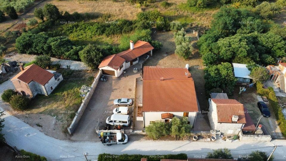 Casa 420m2 con tre appartamenti in vendita, Umago 3