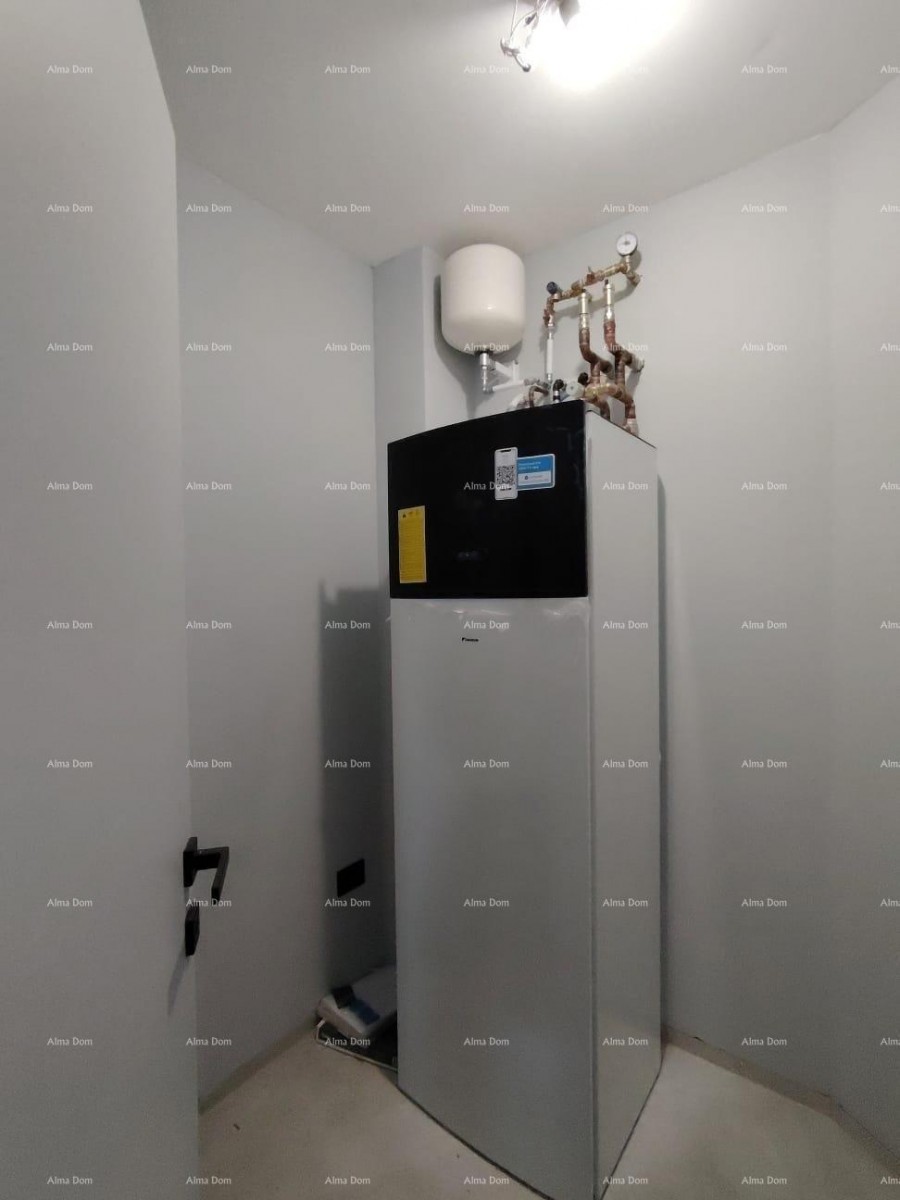 Продажа квартир в жилом и коммерческом здании с видом на море, центр Умага! / S9a 6