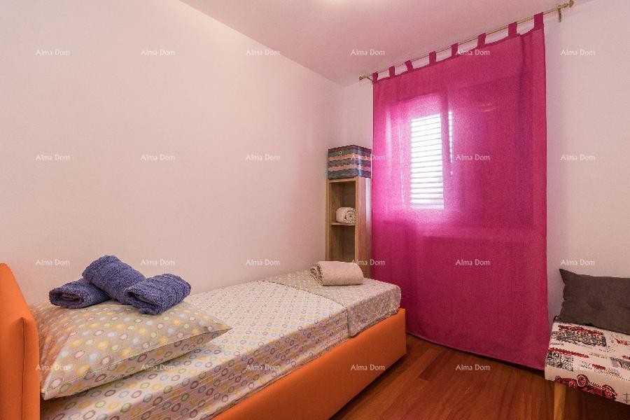 House with pool and jacuzzi! 13