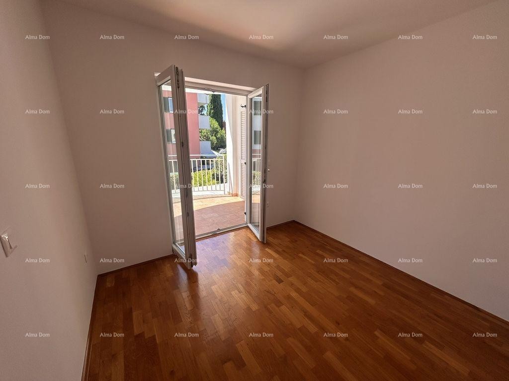 Novigrad – prostran četverosoban stan, 76 m², 200 m od mora i plaže Karpinjan 5