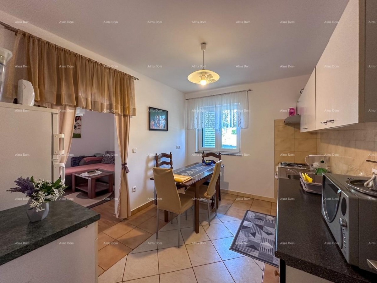 Vendiamo una casa con due appartamenti a Valbandon. 31