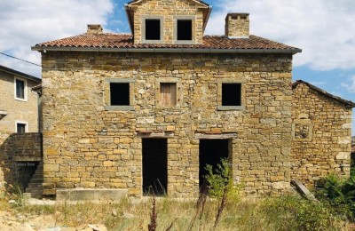 Kuća samostojeća stara za rekonstrukciju , blizina mjesta Motovuna.