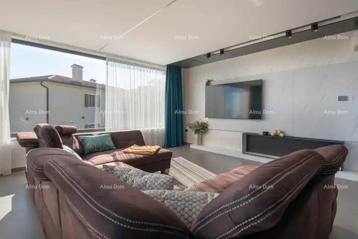 Prodamo čudovito vilo s pogledom na morje! 18