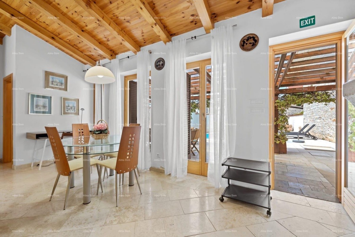 Prodaja renovirane istarske hiše s bazenom – Kanfanar, 208 m², dva objekta 25