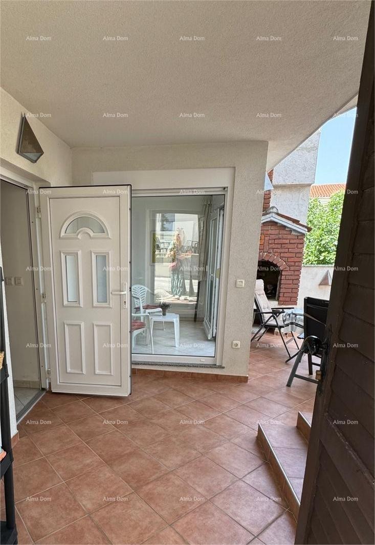 House with a small auxiliary detached room. Medulin. 2