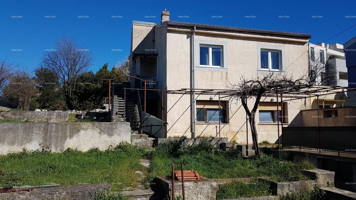 Pula!  Kuća s dva stana i velikim vrtom. Blizina Mup-a. 1