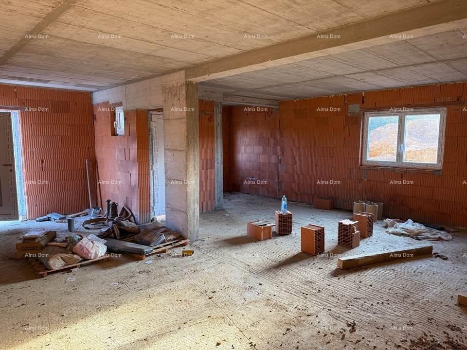Kuća  u roh-bau fazi s velikom okućnicom – Cerovlje 9