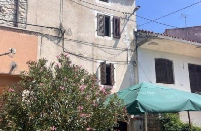Na prodaju kamena kuća za obnovo – okolica Buja