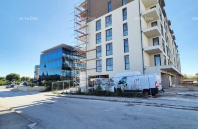 Edificio residenziale moderno con ascensore, vicino al centro.