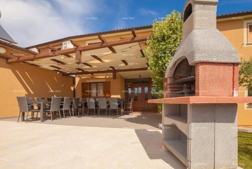 Prodaja se čudovita vila z bazenom v Banjolah 8