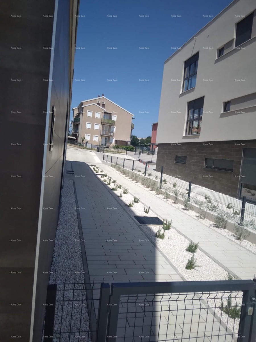 Prodaja dvoetažnog stana s parkirnim mjestom i vrtom, Rovinj! B1/B 13