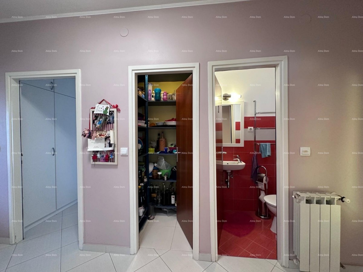 We are selling an apartment in a quiet location. Busoler. 7