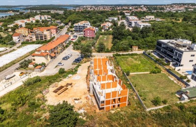 MEDULIN - Stan v novem projektu / 300 m do morja!!! (A4)