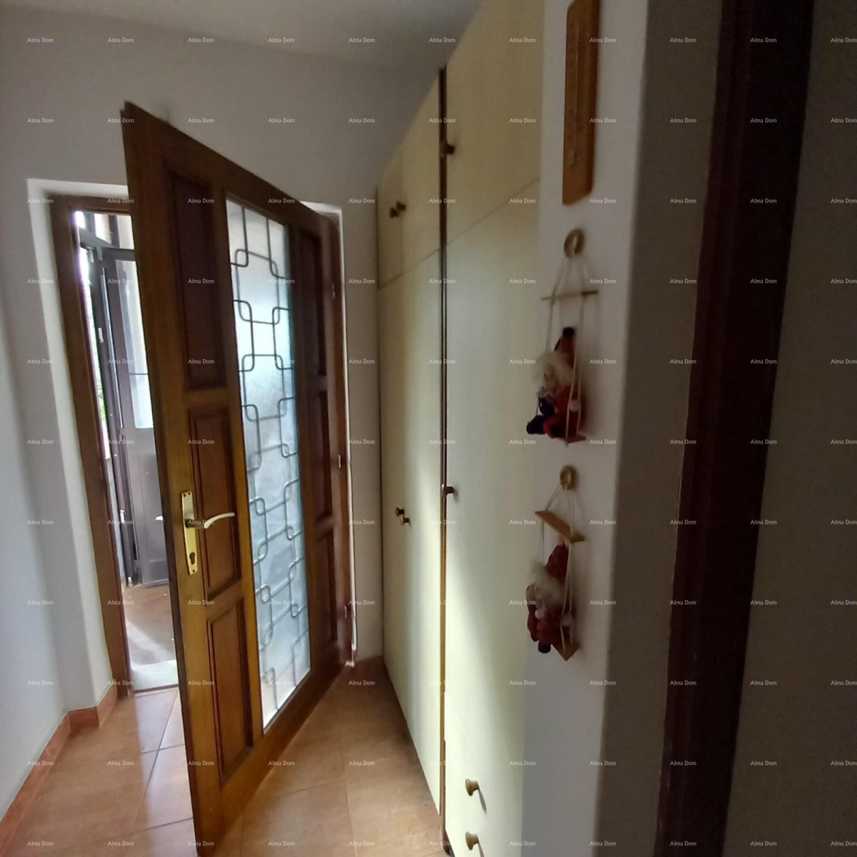 Prodaja, Ližnjan , kuća u nizu sa tri apartmana. 44