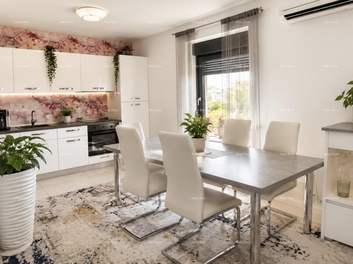 Two-story apartment right by the beach – Sandy Cove 4